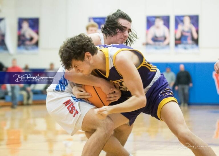 West Henderson Boys Defeat North Henderson In Thrilling Game!