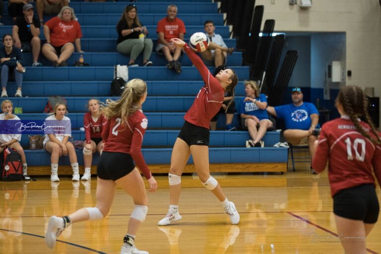 Falcons Volleyball defeats Bearcats, 3-0